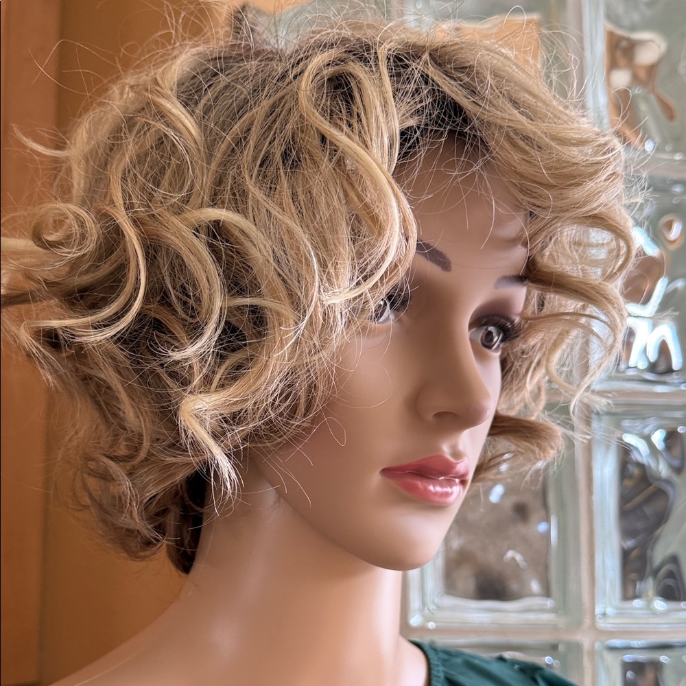Alan Eaton Envy Voluminous Curly Kenya Wig in Sparkling Champagne - Picture 2 of 9